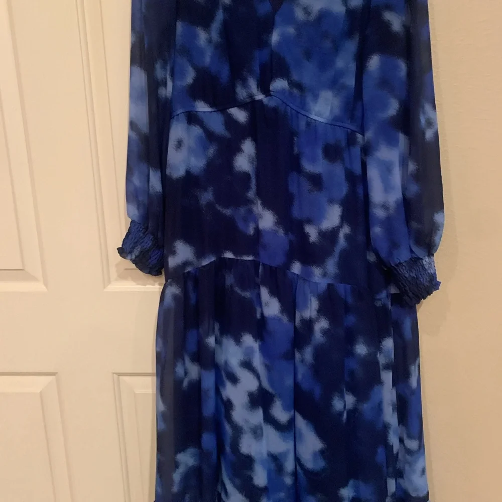 Taylor Blue Patterned Long Sleeve Dress - Picture 2 of 7